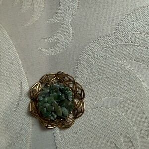 Vintage Gold Tone‎ Round Green Aventurine Chip Inlay Pendant Filigree Charm